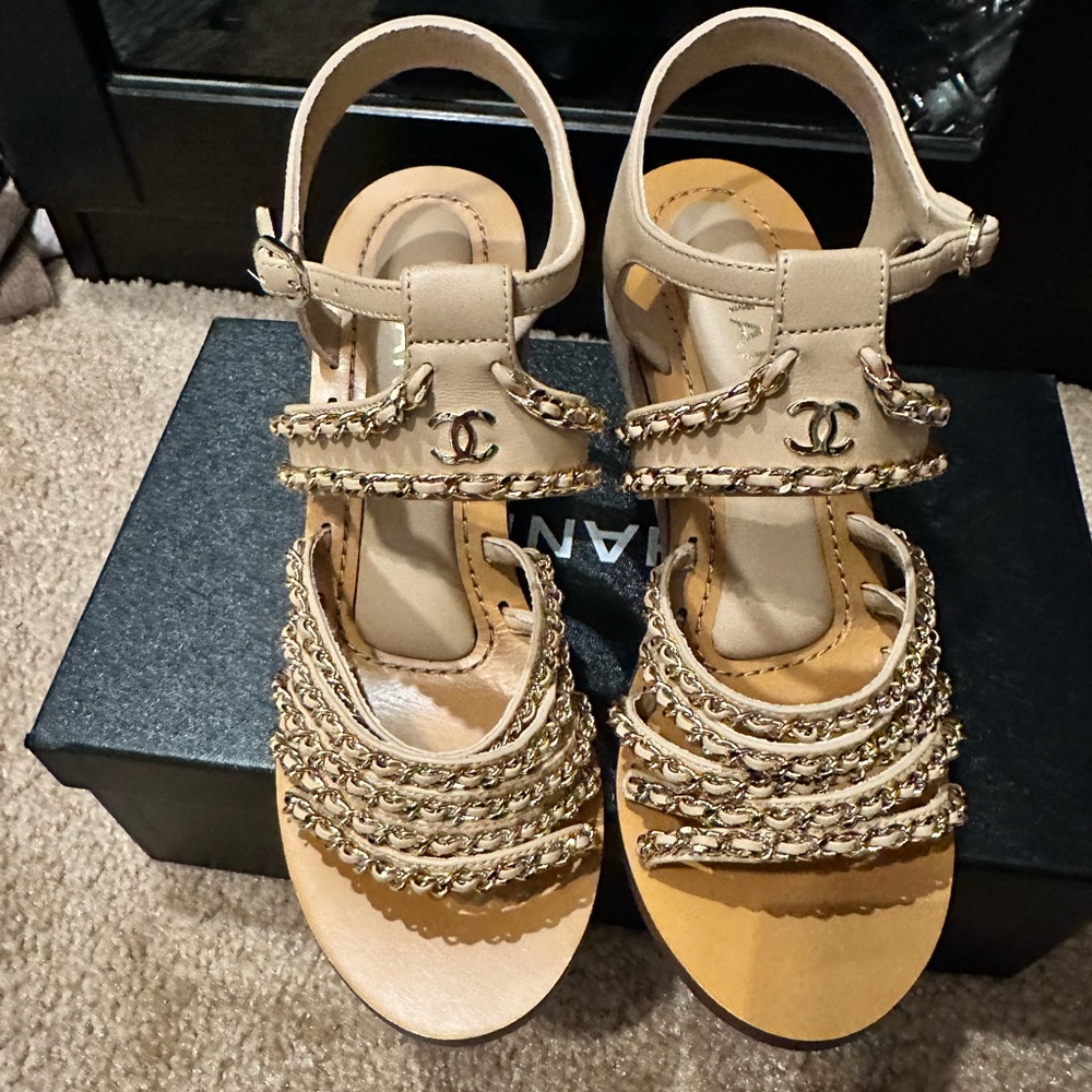 Authentic Chanel chain link wedge. Size 37.